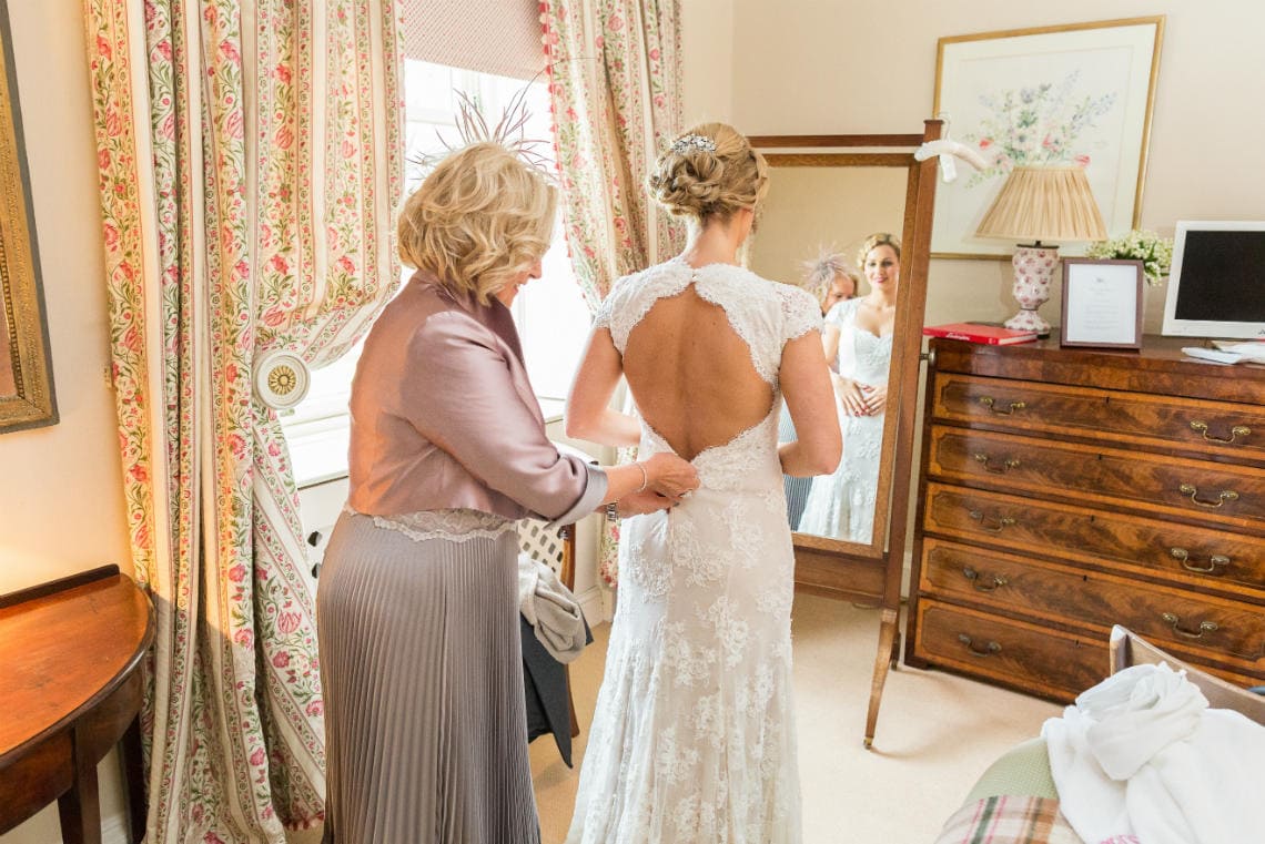 Bedroom bridesmaid zips bride dress