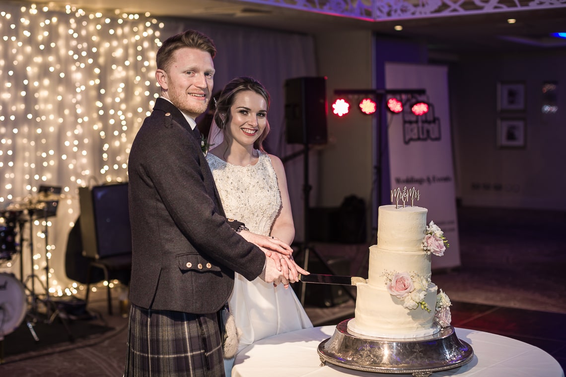 newlyweds cut their cake