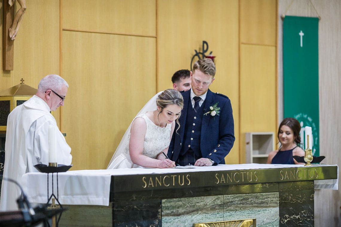 bride signs the marriage schedule