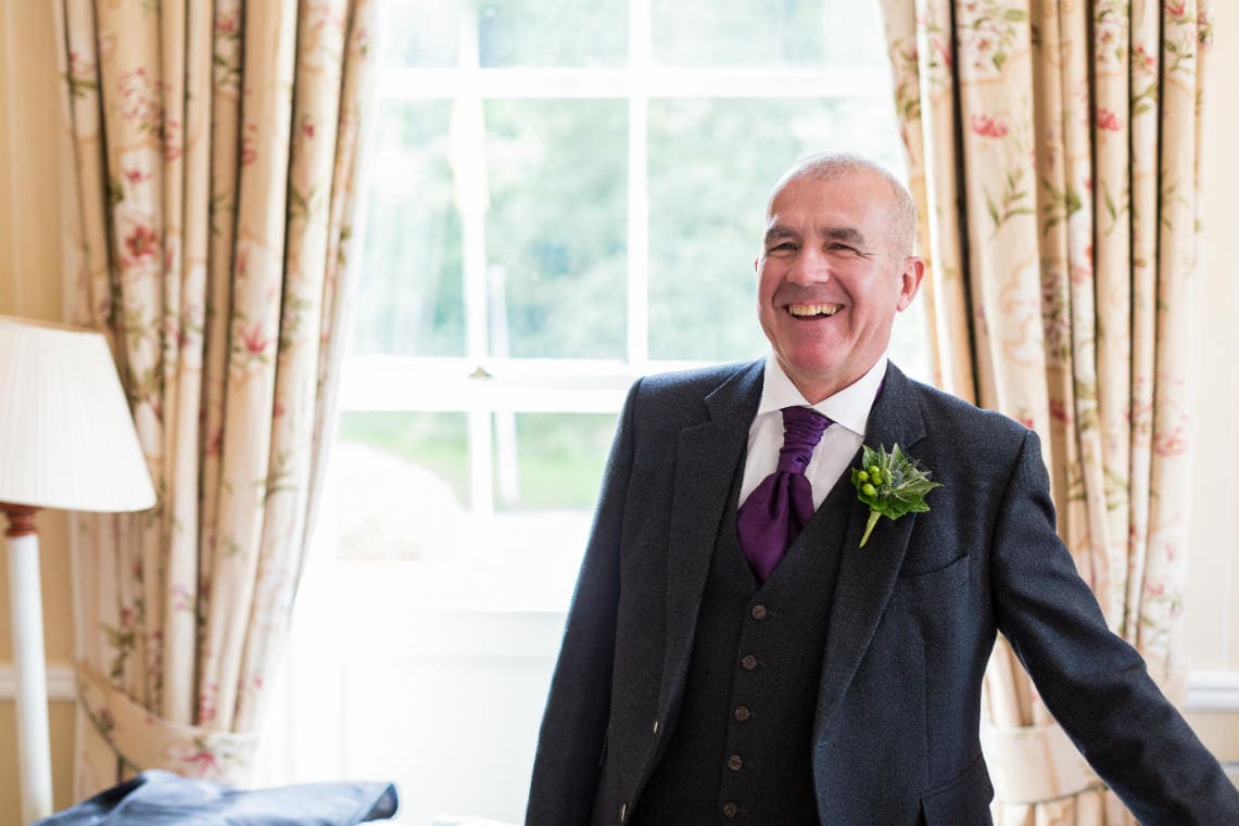 Father first look at bride daughter